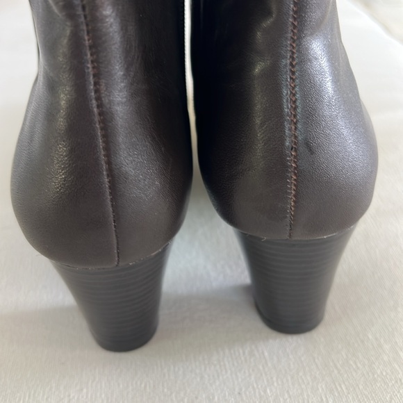 Dark brown leather Bloomingdales Kristiana boots w 3” heel - Picture 3 of 9